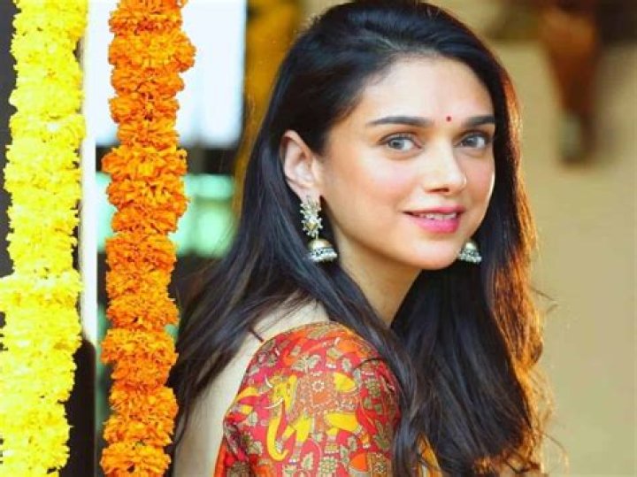 Aditi Mistry Nude Accidently Panty Slip On Live