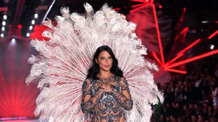 Adriana Lima Top Falling