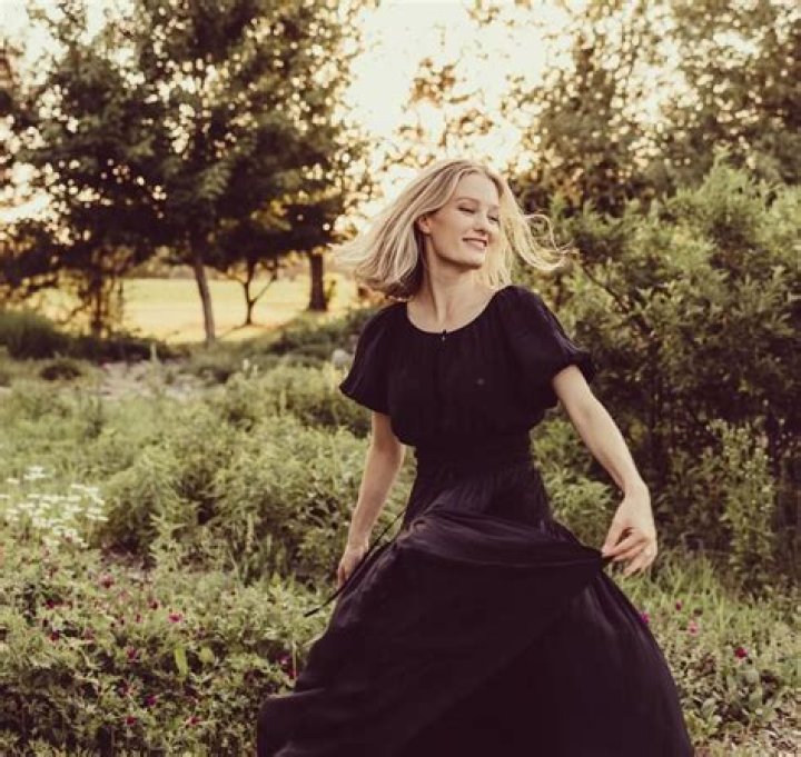 Ashley Hinshaw: A Rising Star in Hollywood's Spotlight