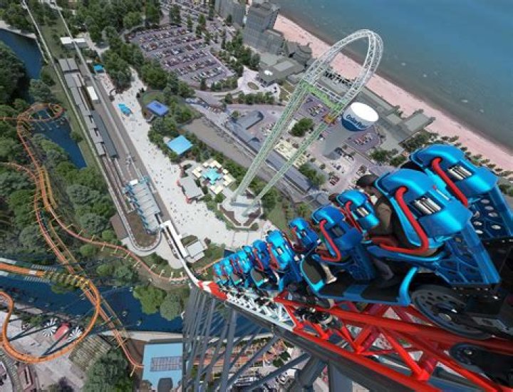 Bluetreak Iconic Wooden Coaster at Cedar: A Thrilling Experience You Can't Miss