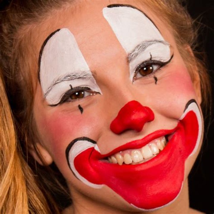 Creepy Clown Face Paint Ideas: Transform Your Look for Halloween