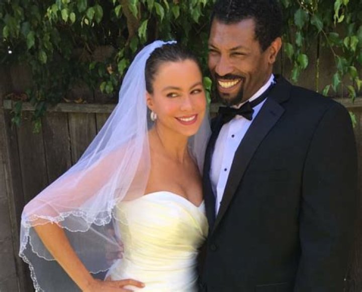 Deon Cole Wife