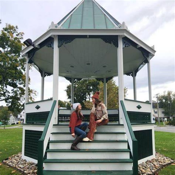 Does Lorelai Marry Luke: A Journey Through Love in Stars Hollow