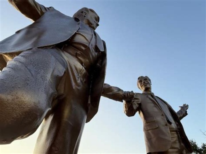 Donald Trump Statue in Phoenix: A Comprehensive Look at the Monument's Significance