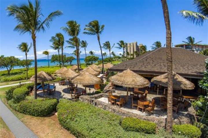 Dukes Restaurant Kaanapali: A Culinary Paradise by the Beach