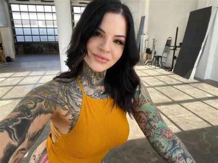 Explore Heidi Lavon: Tattoo Model & Influencer - Everything You Need to Know!