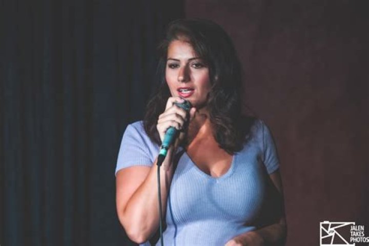 Exploring Leonarda Jonie: Your Guide to a Fearless Comedian