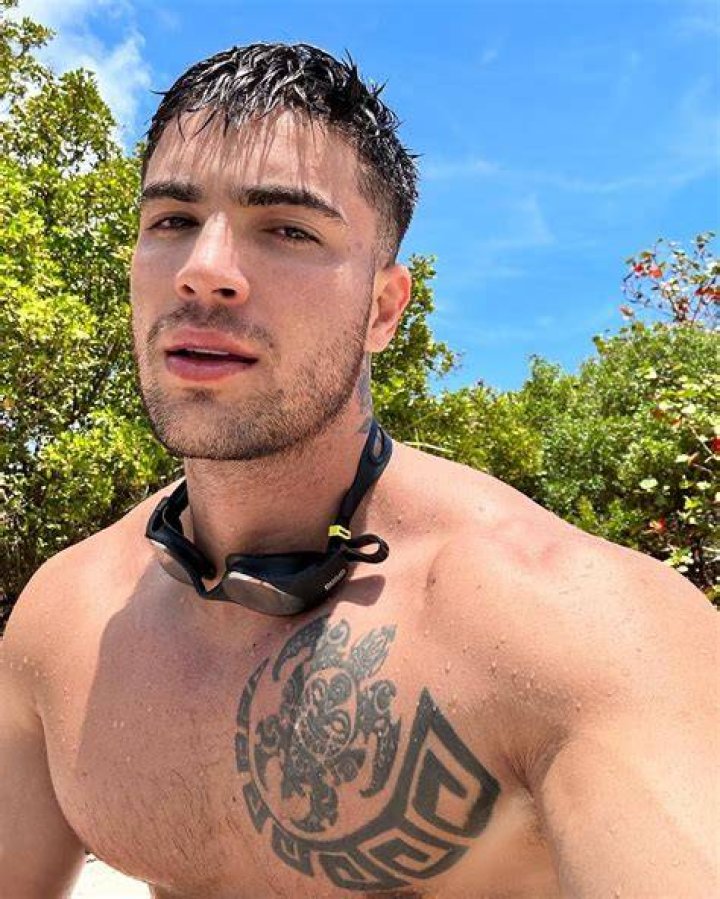 Exploring OnlyFans Gay Videos: Creators, Content, and Community in 2024