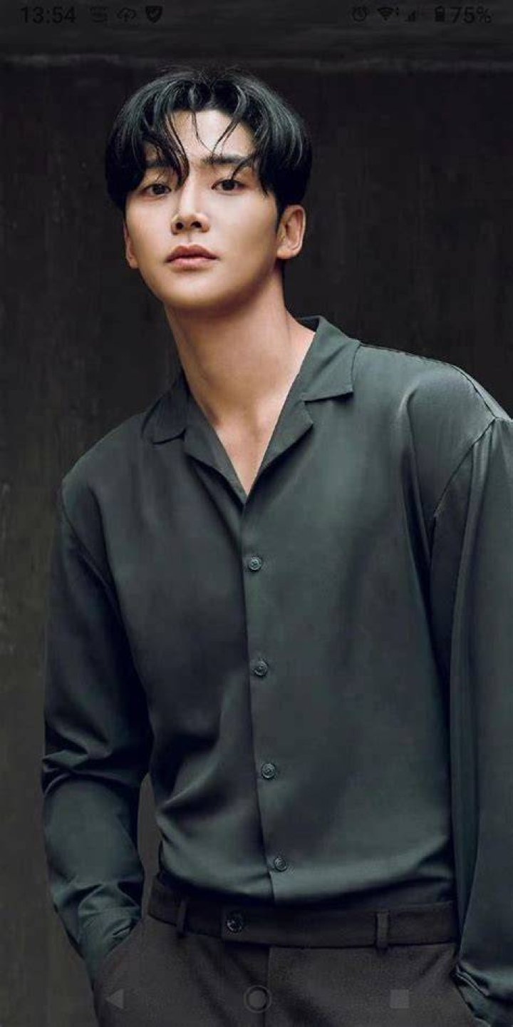 金來沅: Exploring the Enduring Charm of a Korean Acting Icon