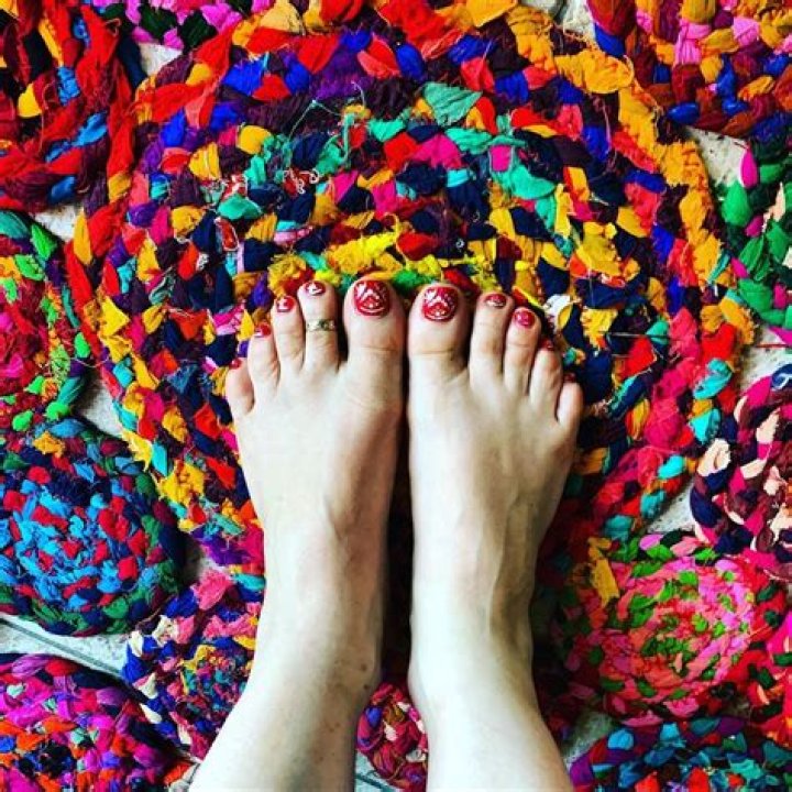 Honey Crest Feet