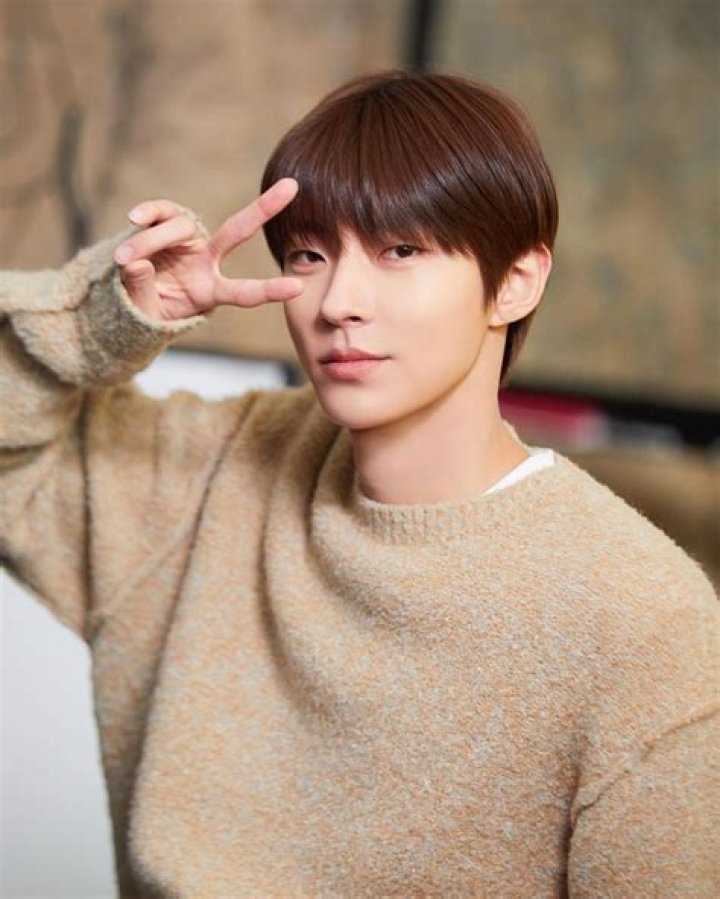 Hwang In Yeop: The Rising Star in the Modeling Industry