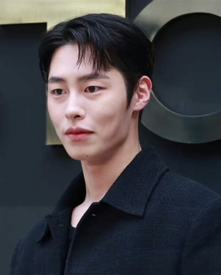 Lee Jae Wook Age: Unveiling the Rising Star&rsquo;s Journey and Personal Life