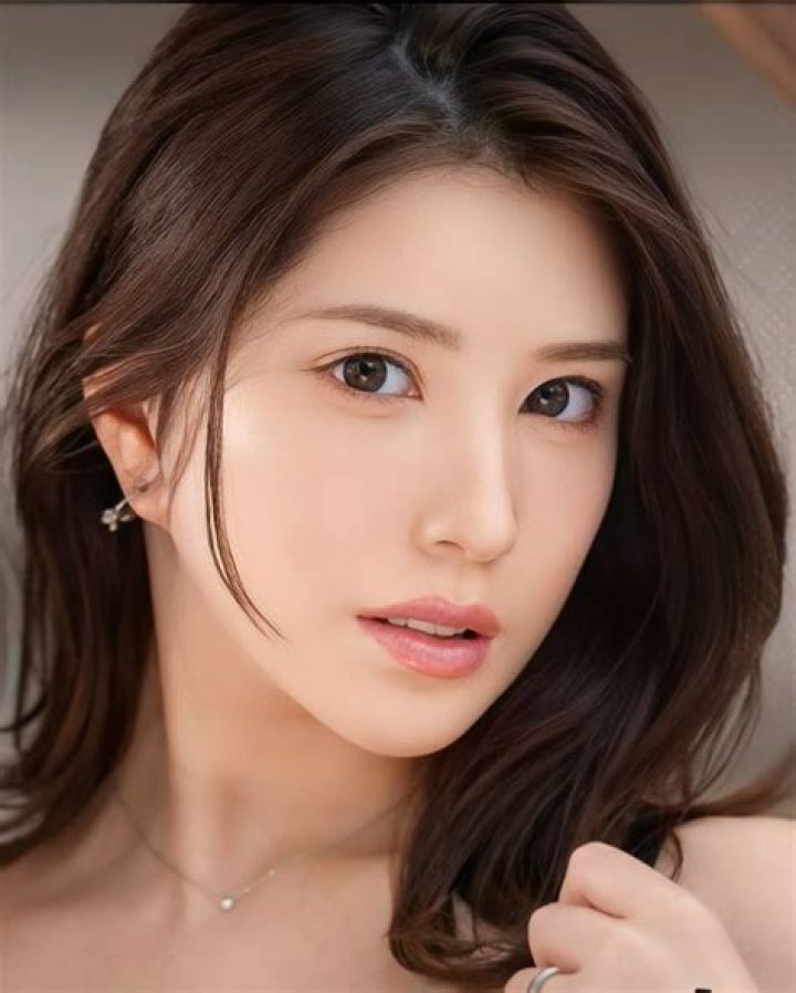 Nagi Hikaru: The Rising Star in the Entertainment World