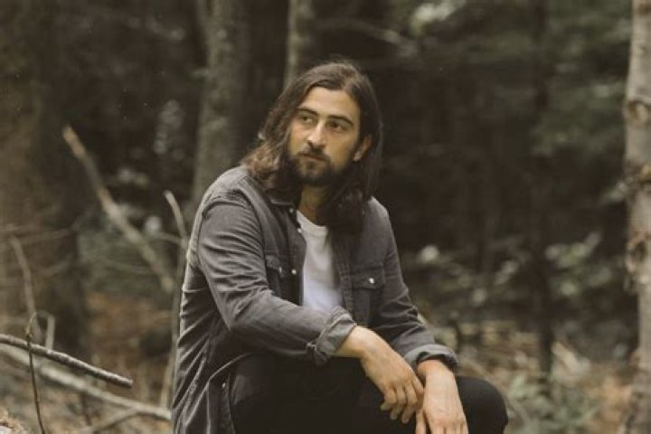 Noah Kahan Political Party: Exploring the Intersection of Music and Politics