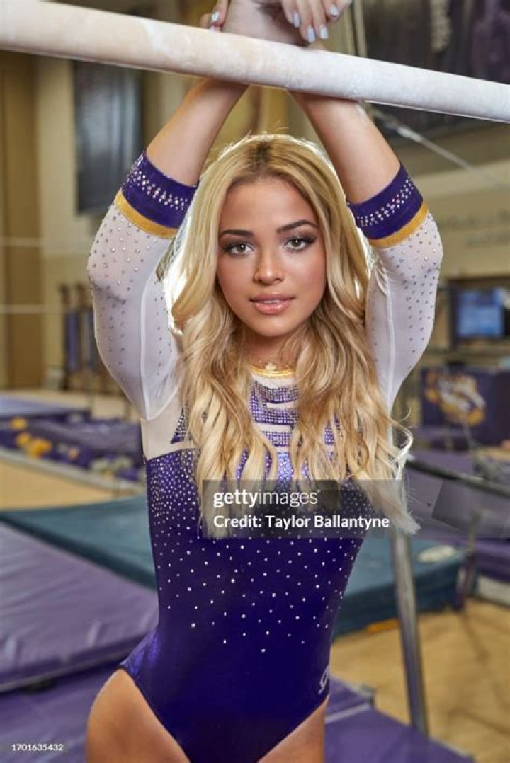 Olivia Dunne: SI Swimsuit & Gymnastics Star - Must-See!