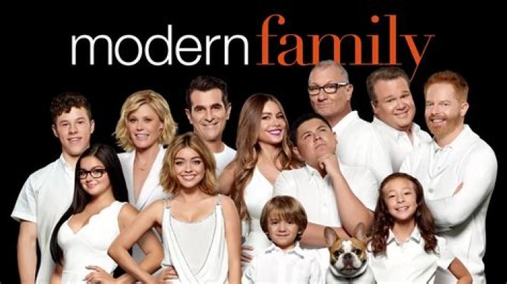 Sarah Hyland: From Modern Family to Broadway & Beyond - Latest Updates!