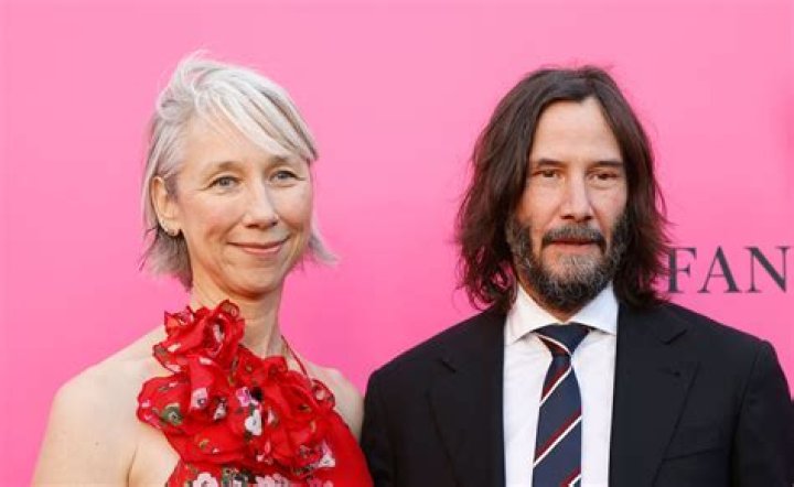 Who Dated Keanu Reeves: A Comprehensive Look at the Life and Relationships of the Hollywood Icon