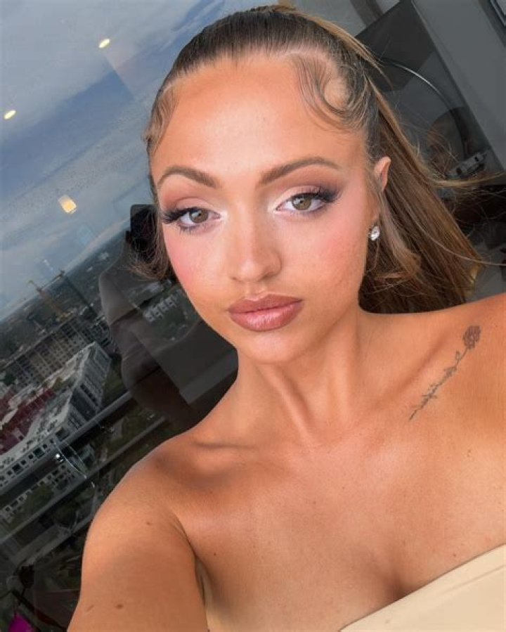 Woah Vicky Nude Claims: A Look at Internet Fame and Online Buzz